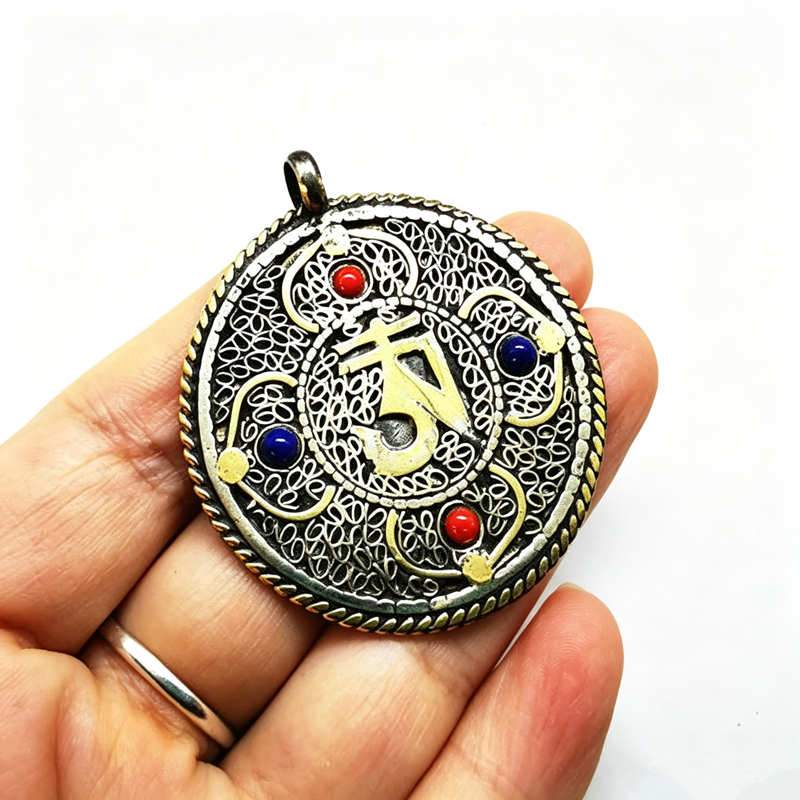 Tibet OM Amulet Pendants Tibet - Ethnic Fashion Com 评论和价格